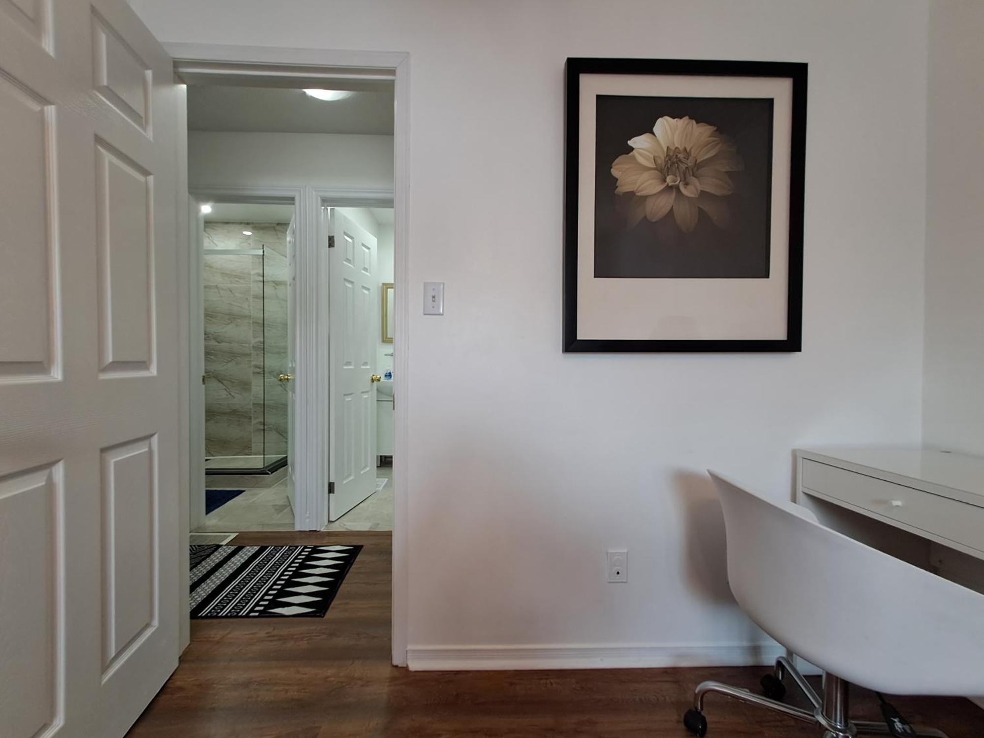 Lala-near Pearson Airport-mall-free Parking