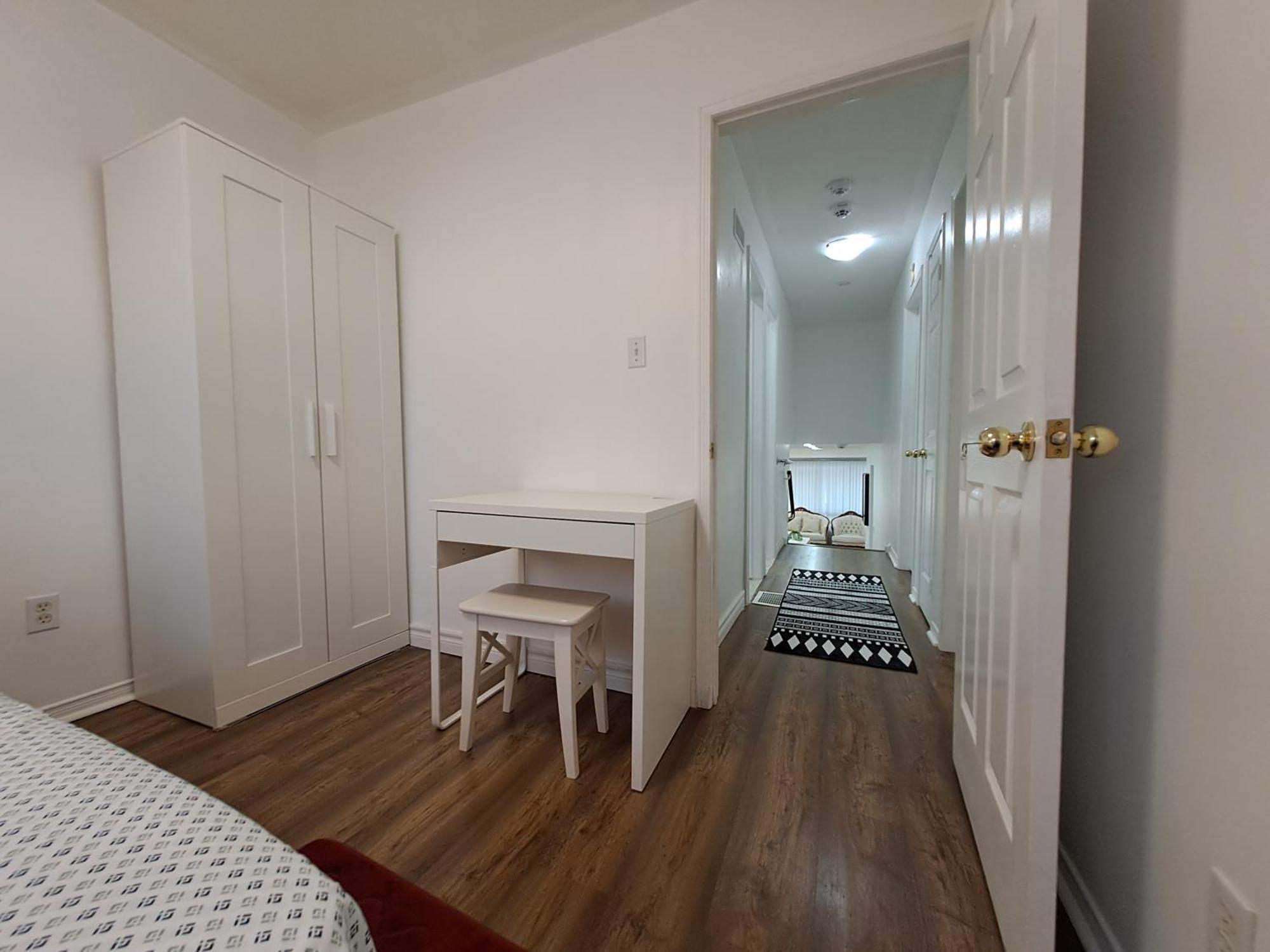 Homestay Lala-near Pearson Airport-mall-free Parking