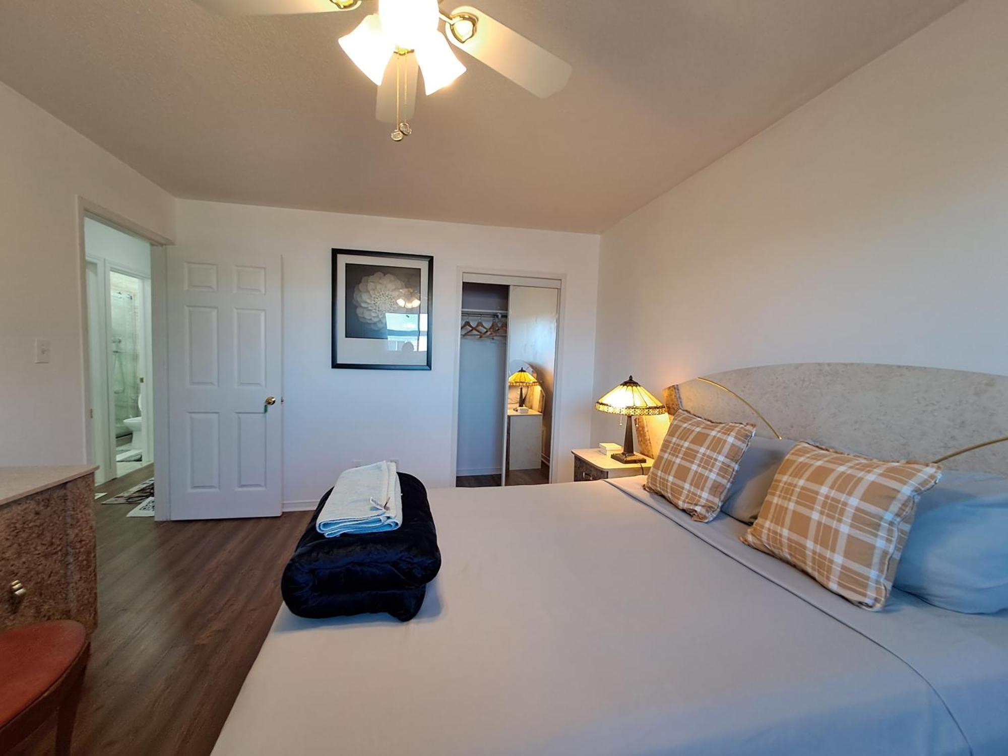 Homestay Lala-near Pearson Airport-mall-free Parking