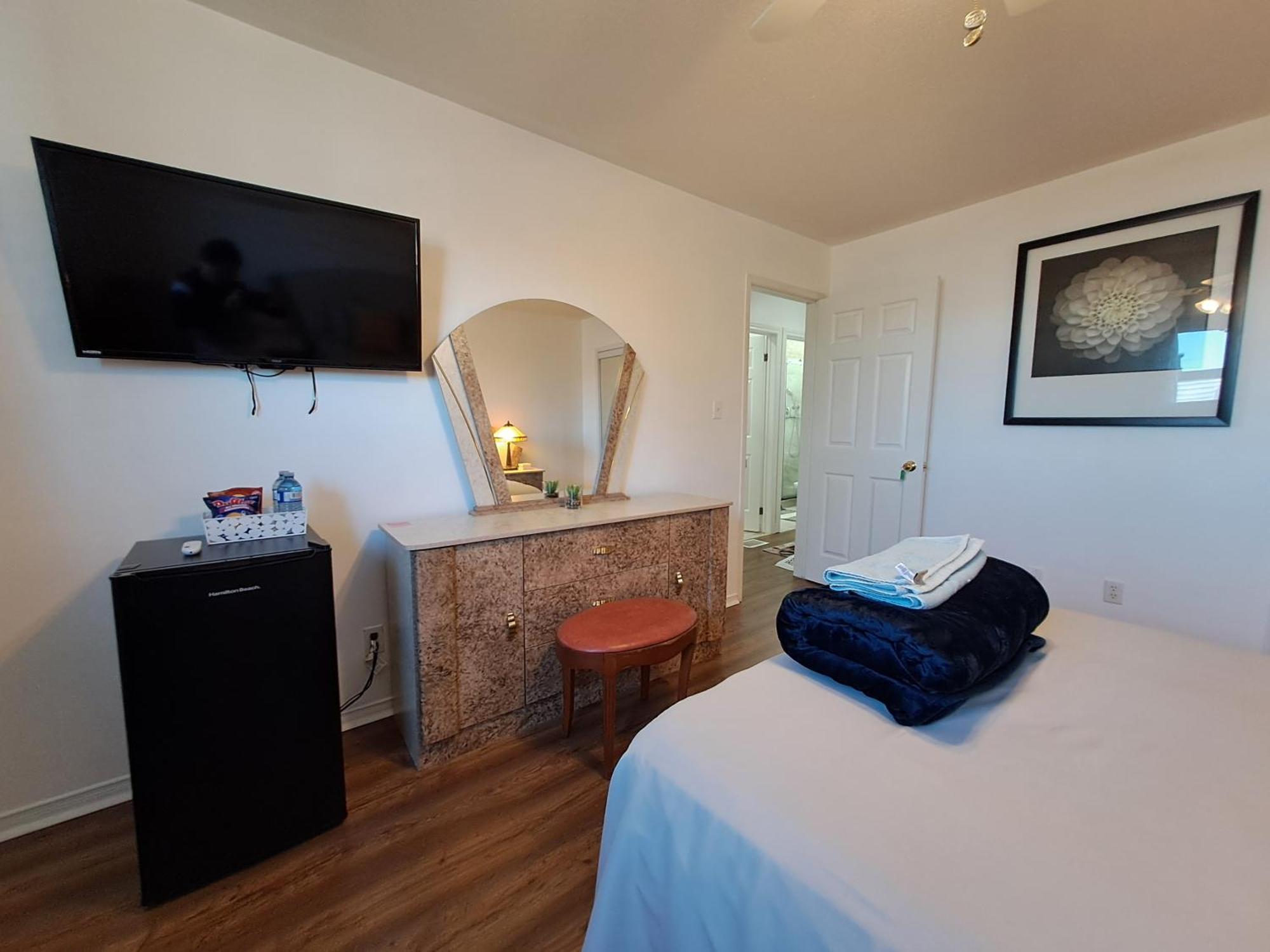Lala-near Pearson Airport-mall-free Parking Homestay Mississauga