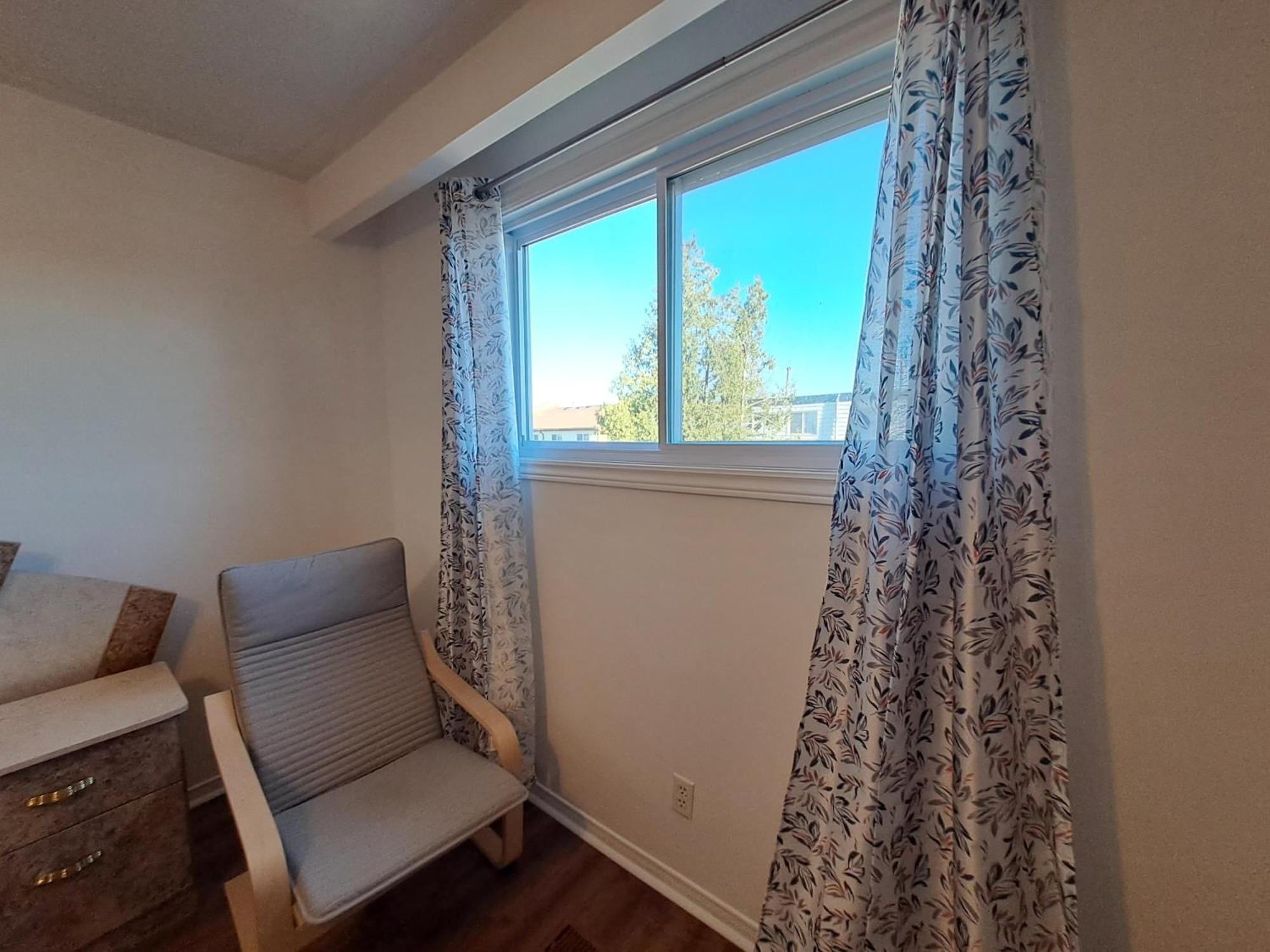Lala-near Pearson Airport-mall-free Parking Mississauga