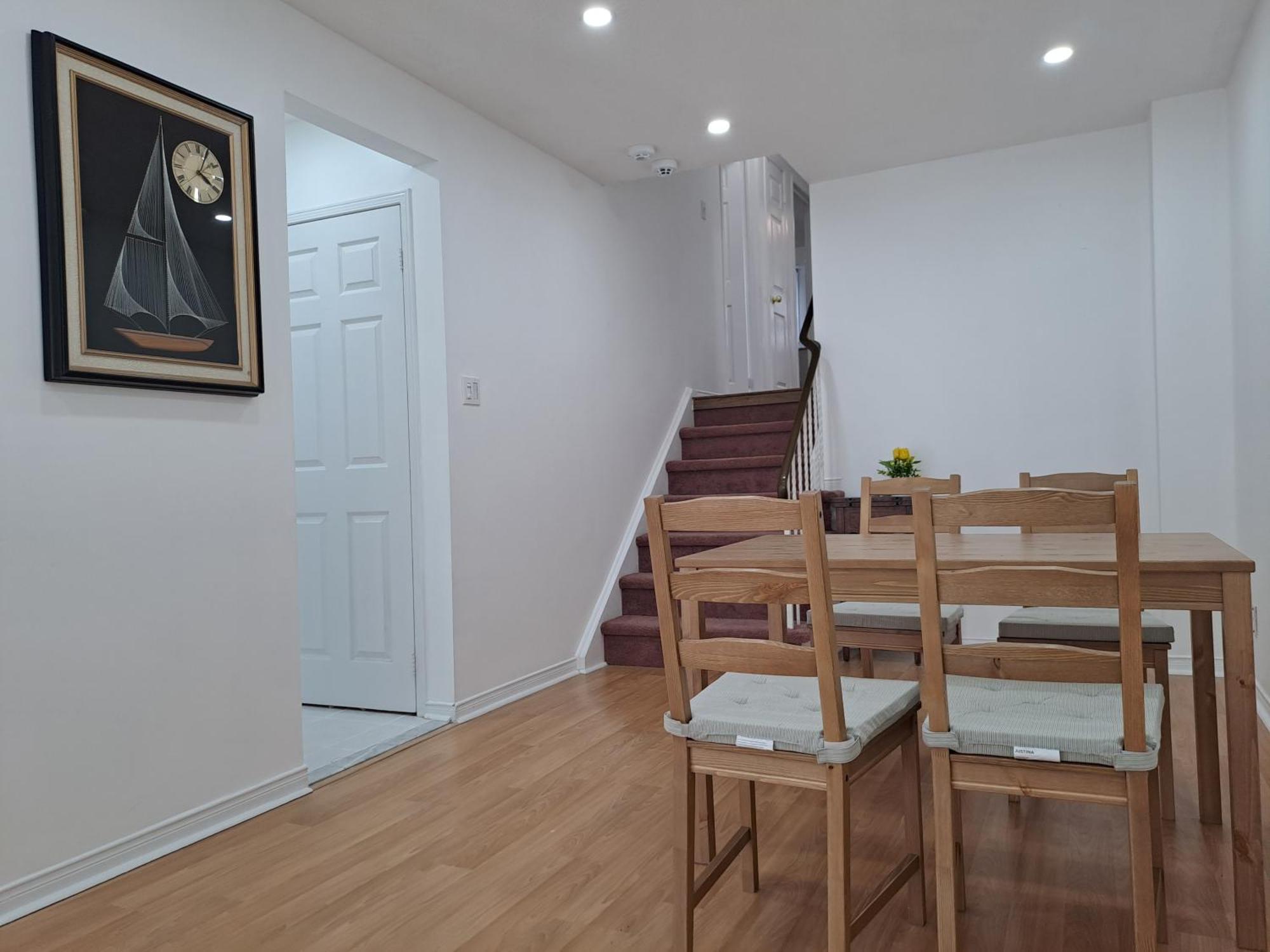 Lala-near Pearson Airport-mall-free Parking Homestay *