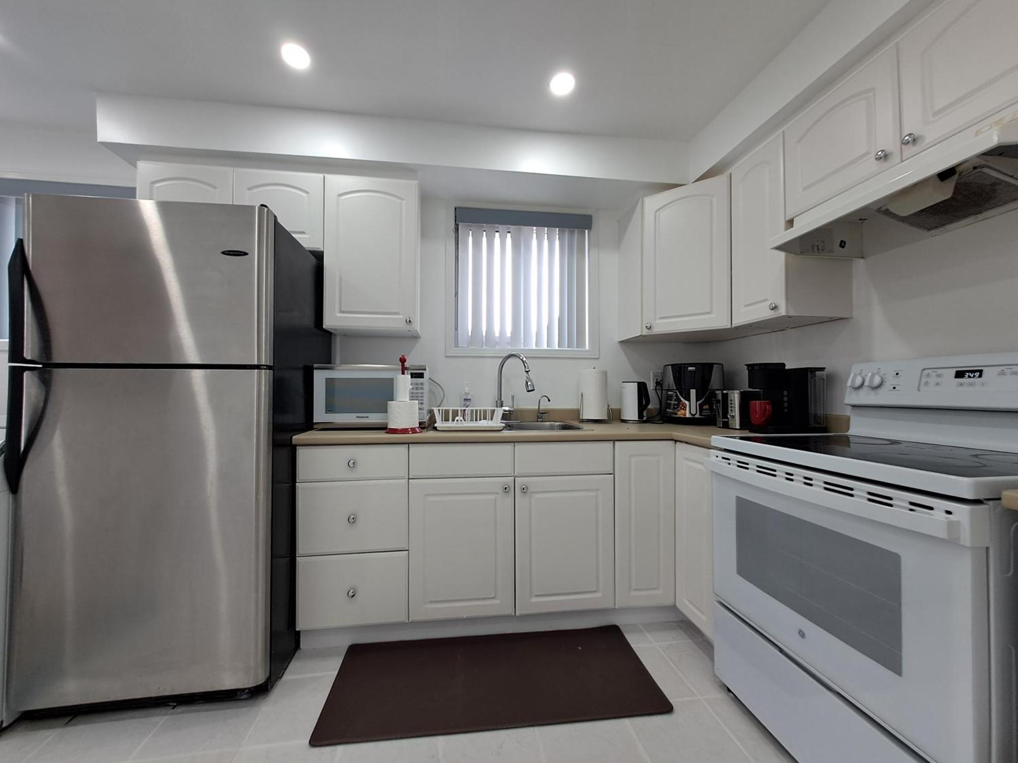 Lala-near Pearson Airport-mall-free Parking Mississauga