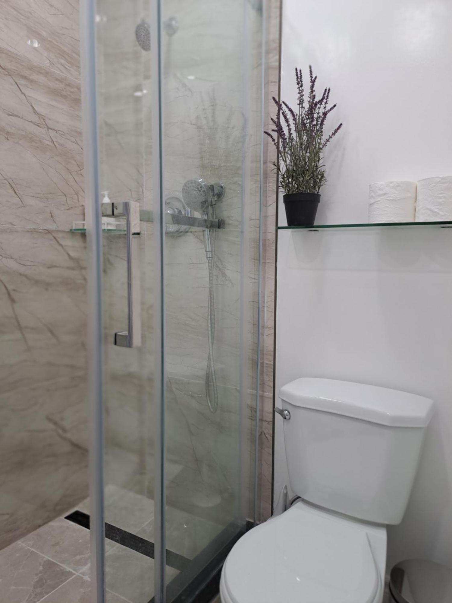 Lala-near Pearson Airport-mall-free Parking Homestay