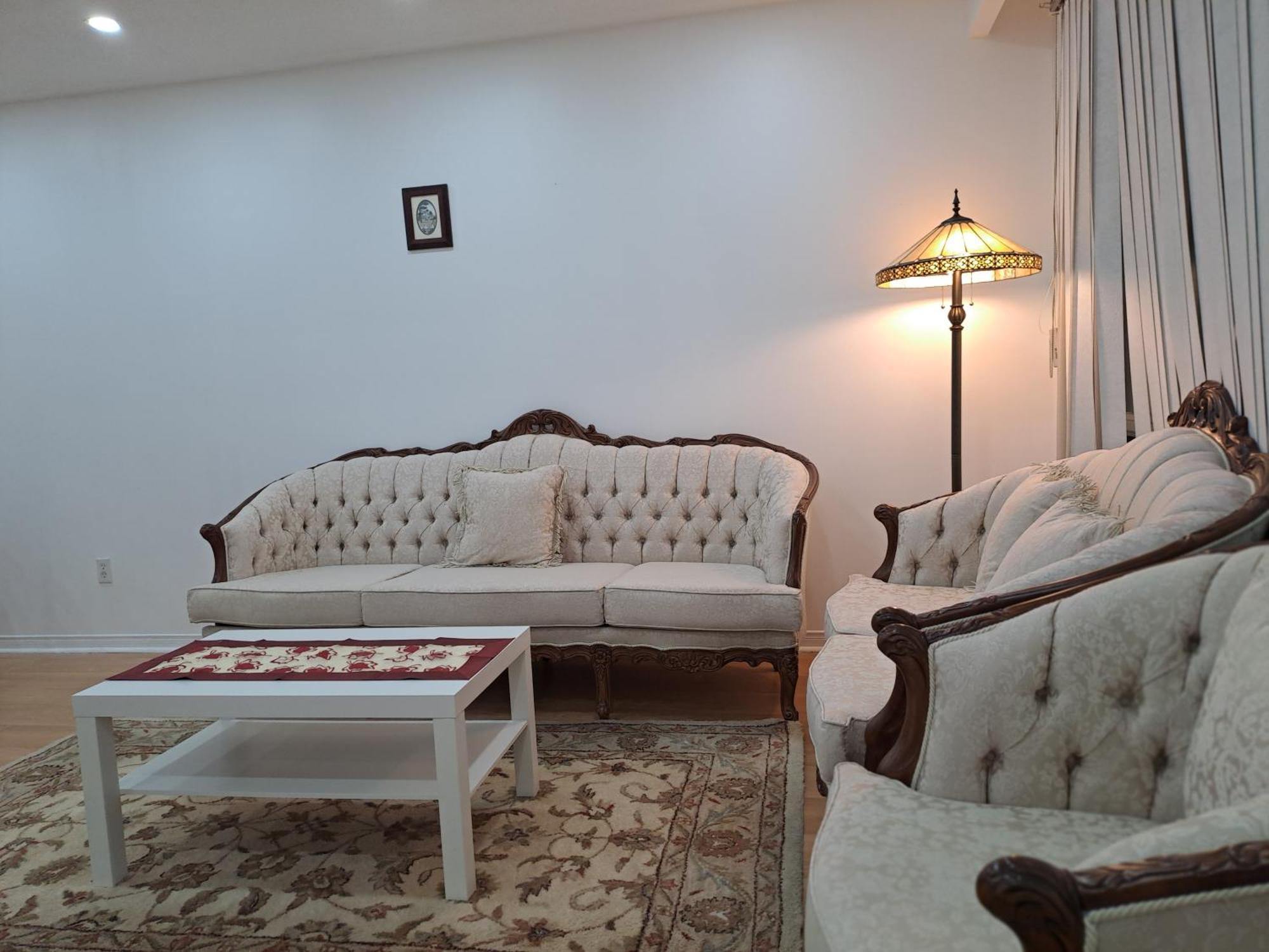 Homestay Lala-near Pearson Airport-mall-free Parking