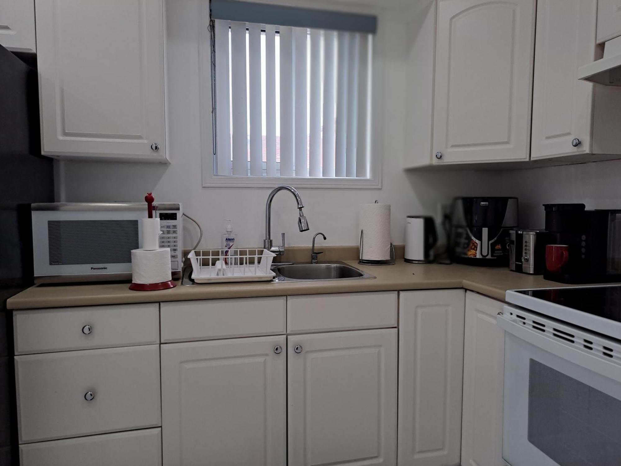 Lala-near Pearson Airport-mall-free Parking Homestay Mississauga