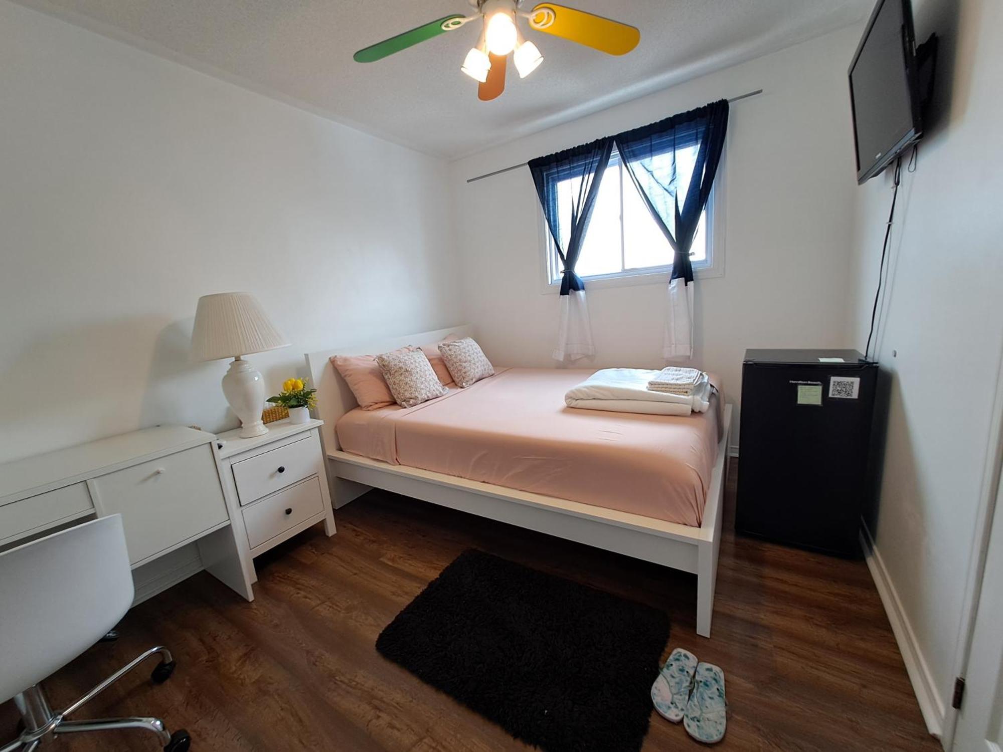 Lala-near Pearson Airport-mall-free Parking Homestay