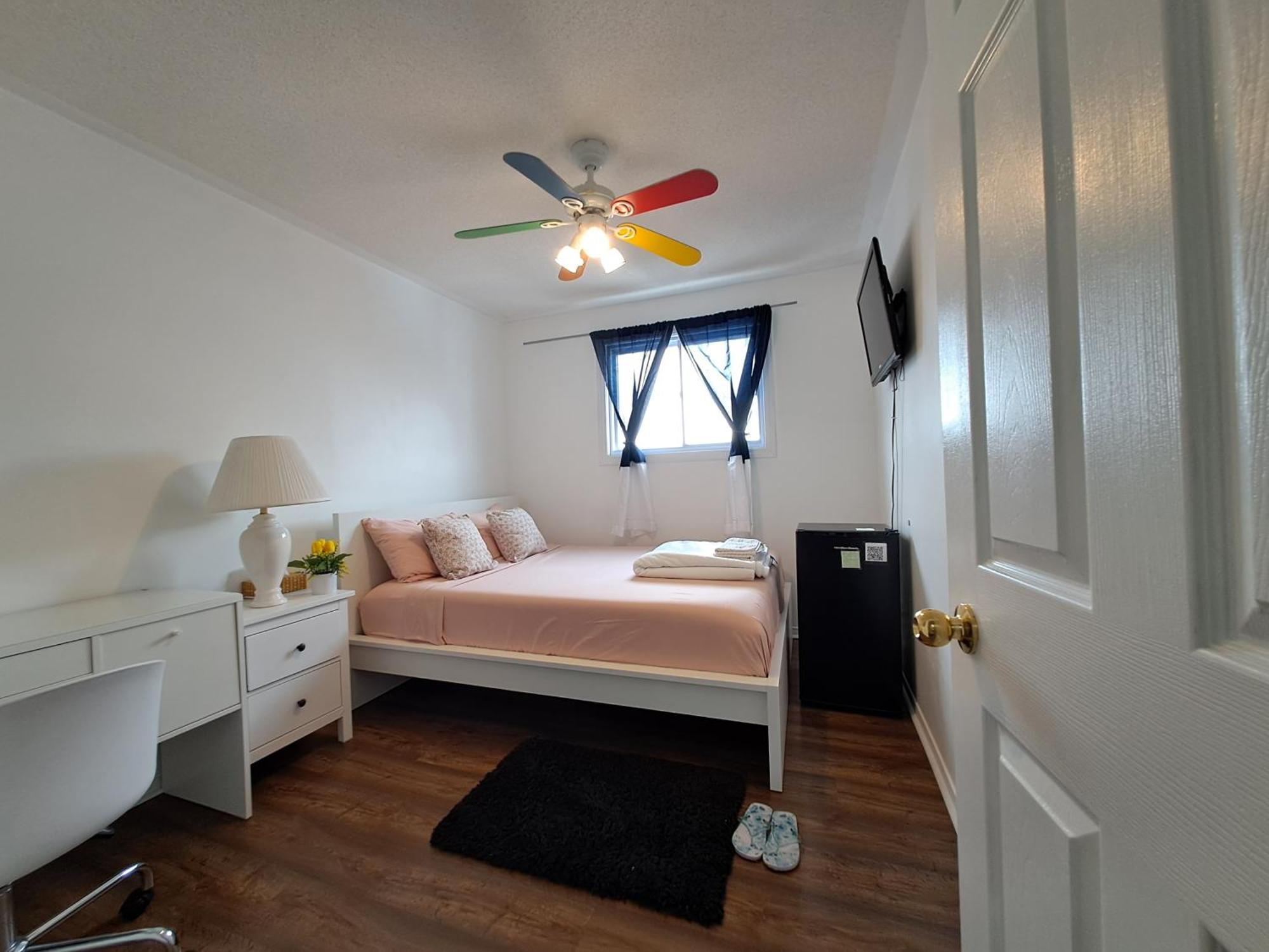 Homestay Lala-near Pearson Airport-mall-free Parking