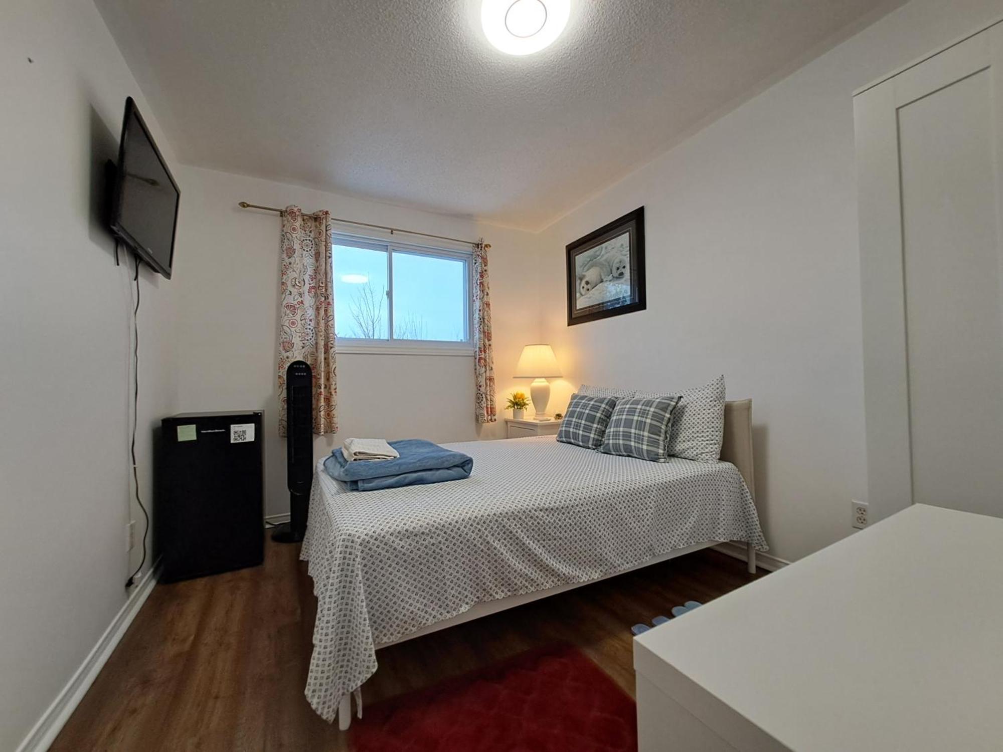Homestay Lala-near Pearson Airport-mall-free Parking