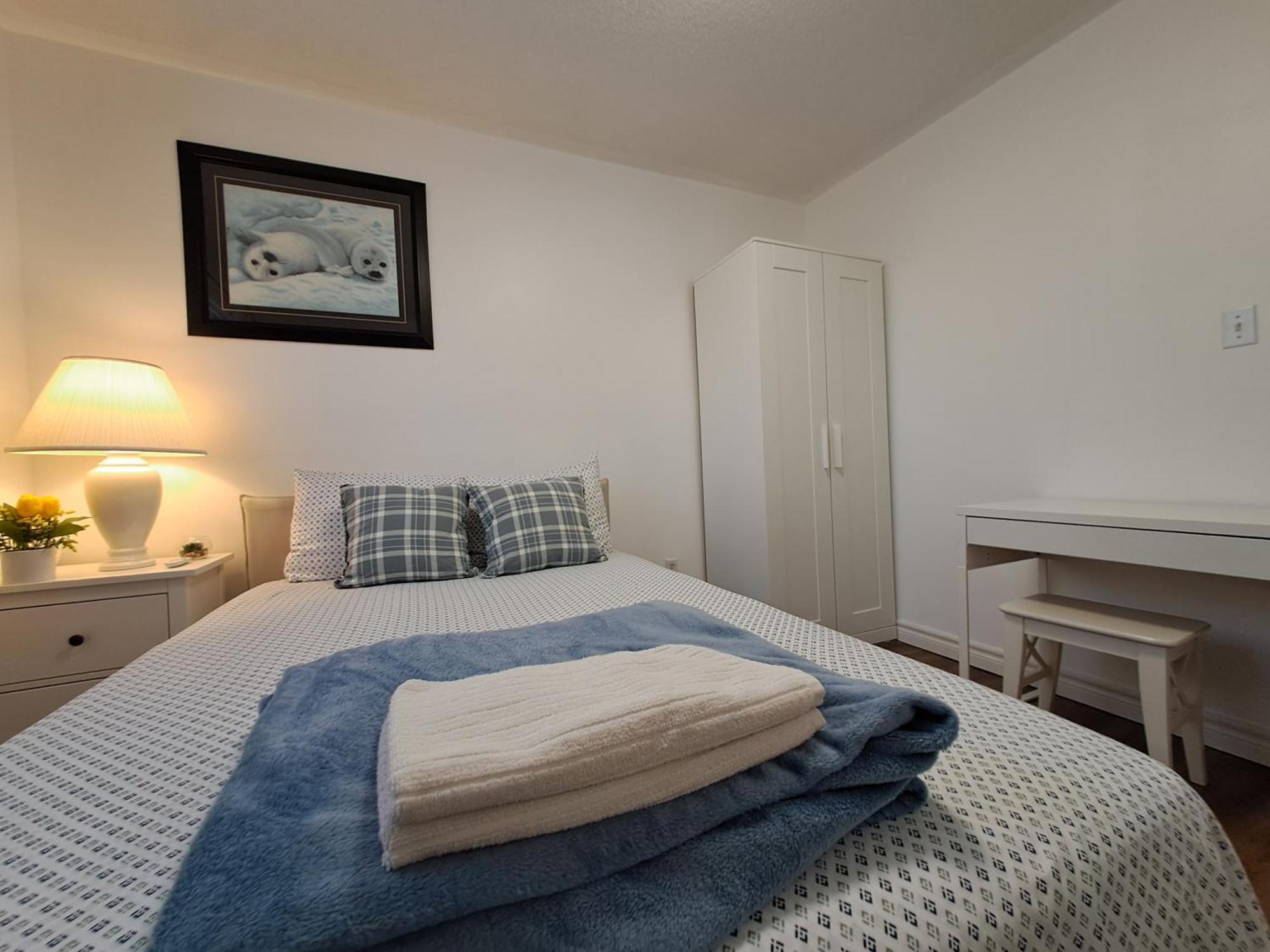 Lala-near Pearson Airport-mall-free Parking Homestay *