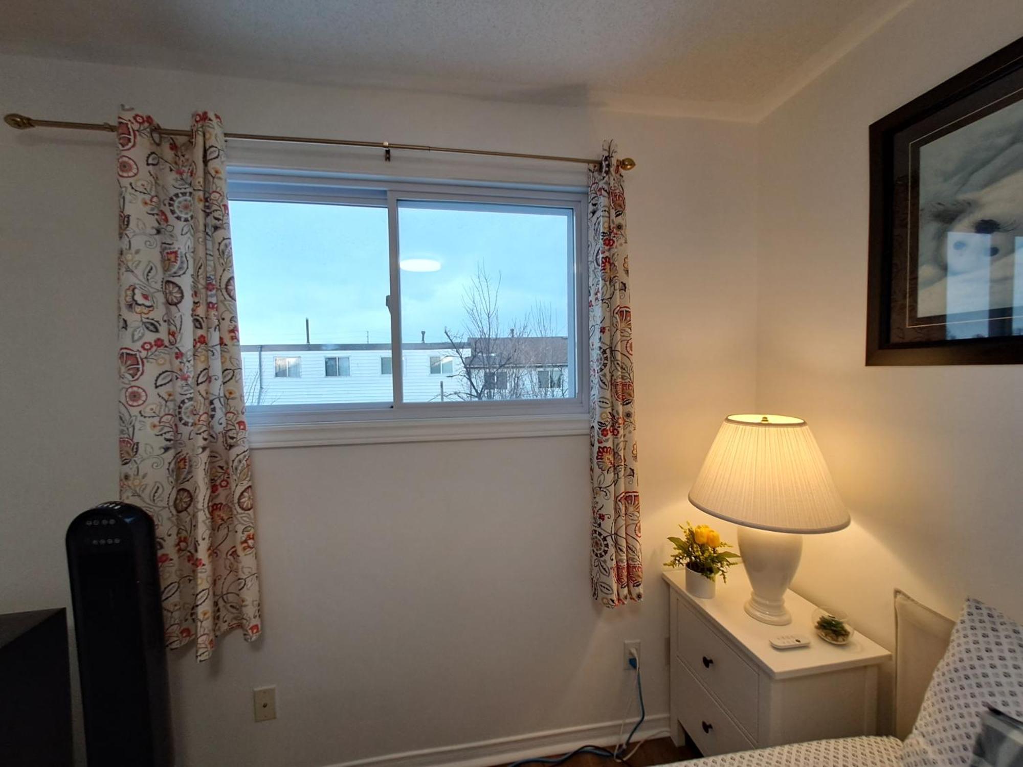 Lala-near Pearson Airport-mall-free Parking Mississauga