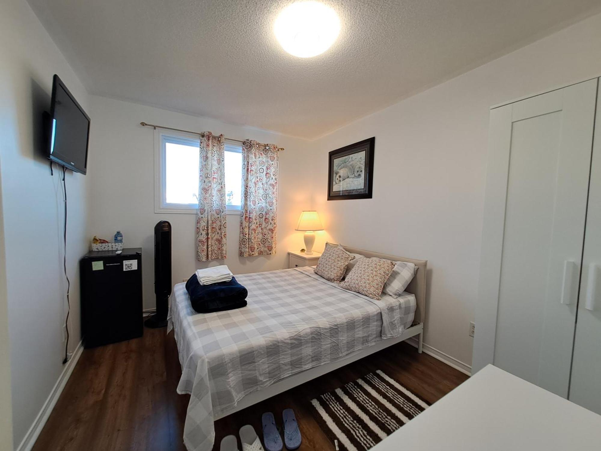 Lala-near Pearson Airport-mall-free Parking * Mississauga